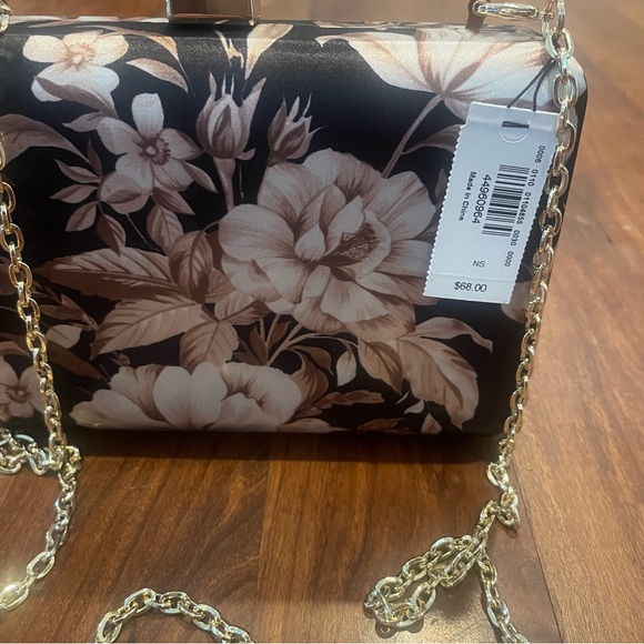 Express- NWT Black Floral Stud Clasp Clutch - Picture 6 of 7